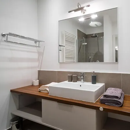 Vila Acadia B Slatine